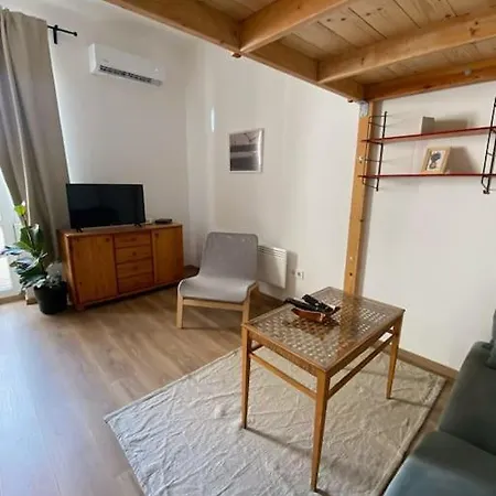 Charming In The Heart Of Gellert Area.